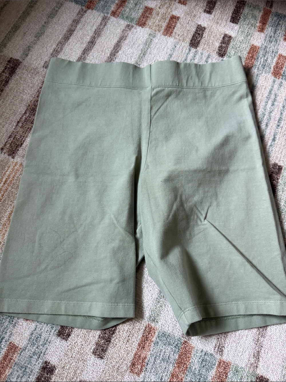 Good American Essential Biker Short Sage Green Women